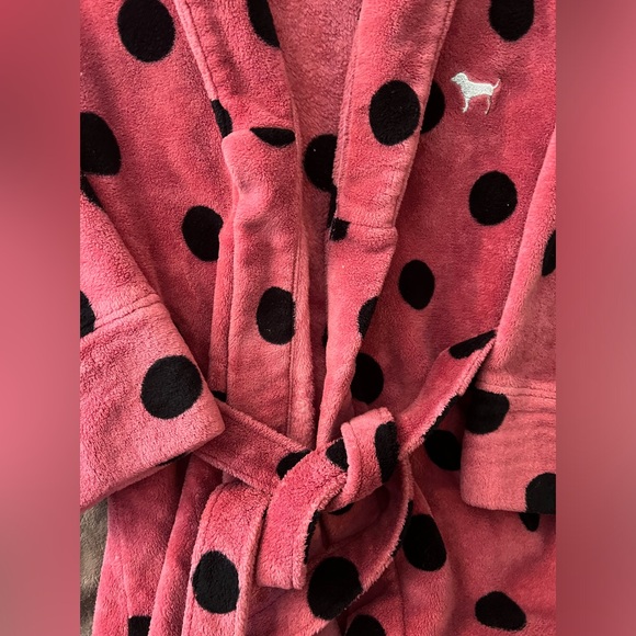 🩷Victoria Secret - Pink Robe with Belt.. Size XS - Picture 3 of 4